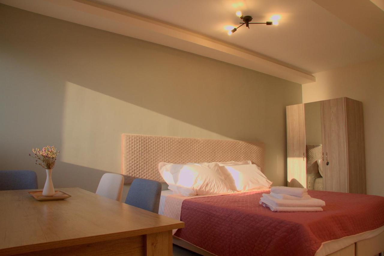 Áyios Nikítas Melikiron Luxury Apartments מראה חיצוני תמונה