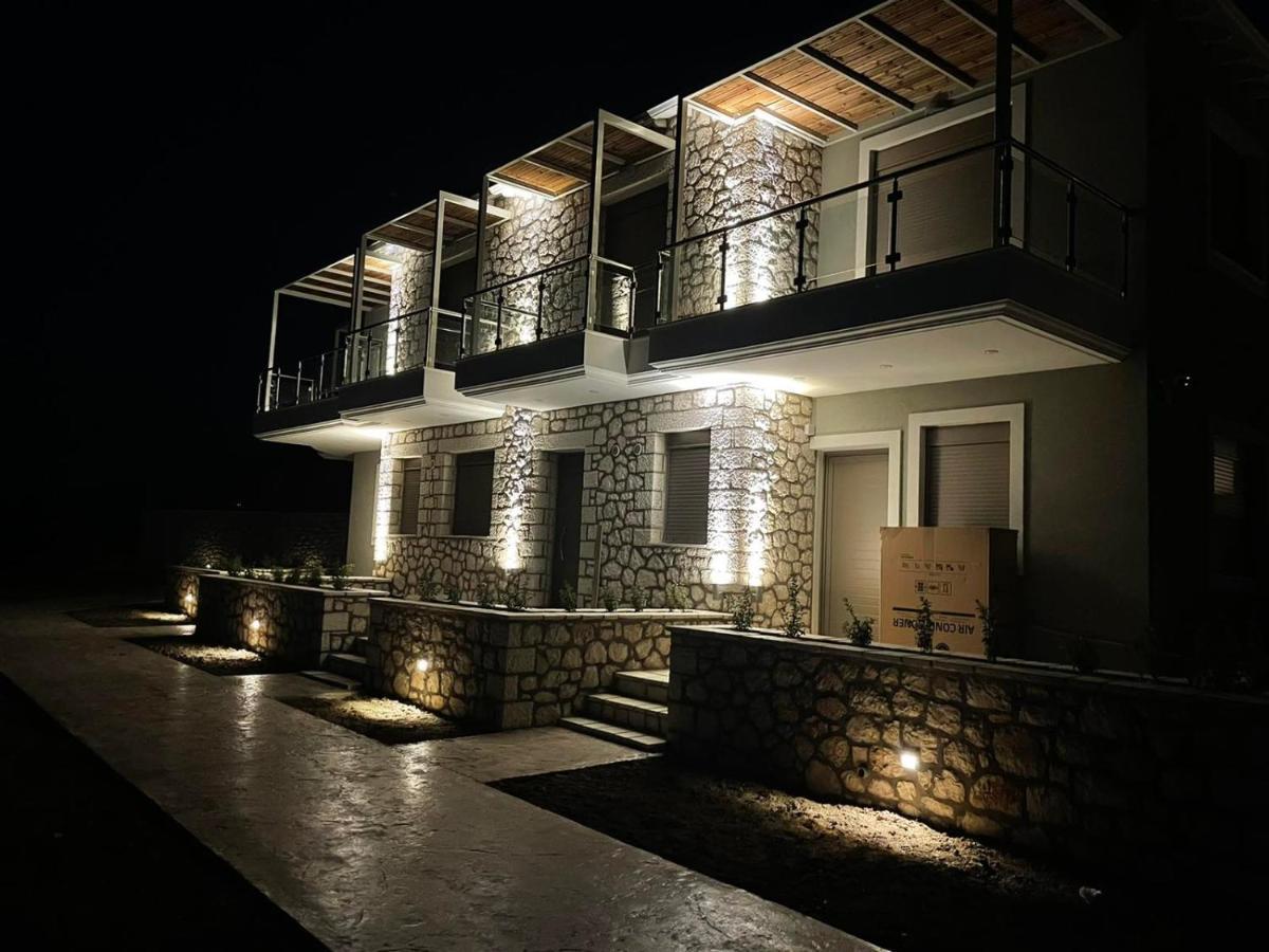 Áyios Nikítas Melikiron Luxury Apartments מראה חיצוני תמונה